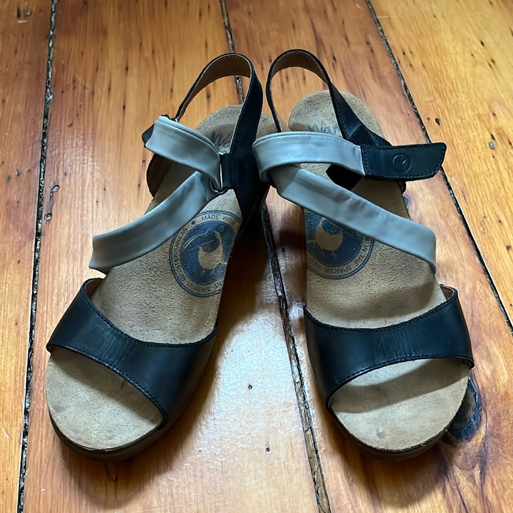 Wanda panda size 8 black and gray leather heeled strappy sandals. Wedge, summer